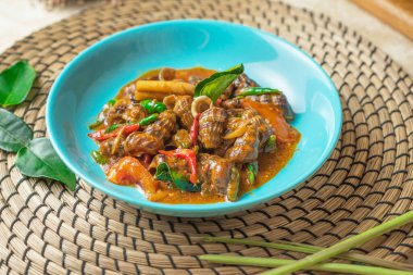 Tumis keong sawah pedas