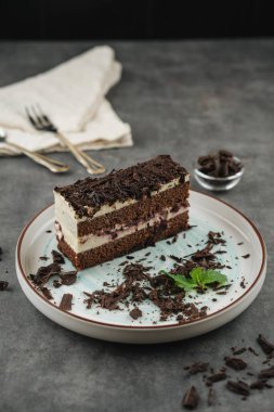 Bir dilim çikolatalı kek.