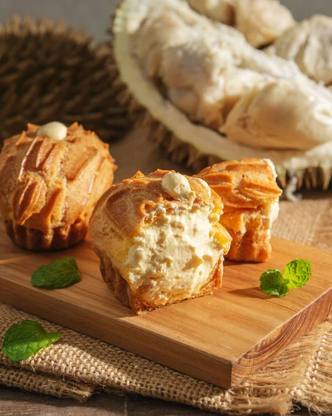 Fresh Mini Cream Puffs — Stock Photo, Image