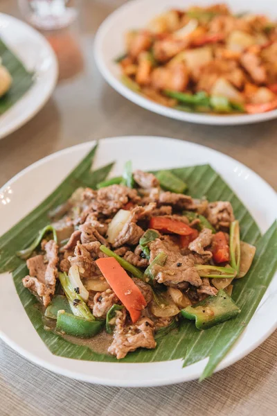 Meja Dengan Masakan Thailand — Stok Foto