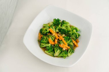 Tayland usulü kızarmış brokoli, Tayland mutfağı.