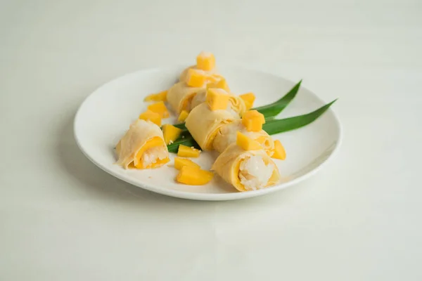 Thai Mango Sticky Rice Dengan Susu Kelapa — Stok Foto