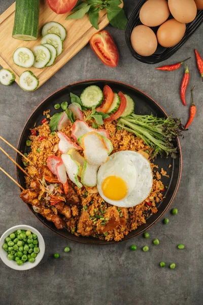 Arroz Frito Com Satay Ovo Lado Ensolarado — Fotografia de Stock