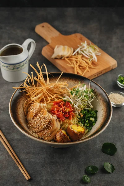 Mie Ayam Indonesia Dengan Telur Rebus — Stok Foto