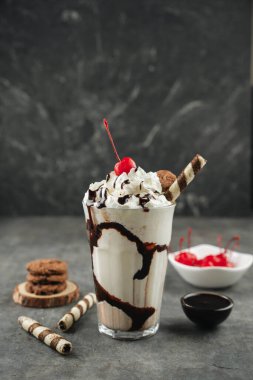 Çikolatalı ve Kirazlı Frappe.