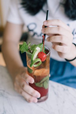 Restoranda yaşam tarzı içkisi