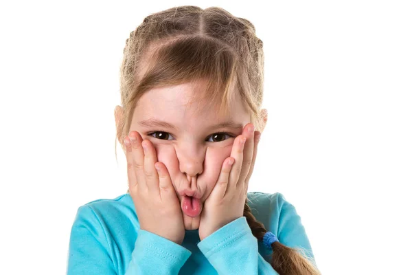 Primer retrato aislado de la molesta chica enojada agarrada de las manos sobre sus mejillas. Emociones humanas negativas, expresiones faciales. Fondo aislado blanco — Foto de Stock