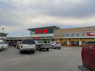 Seguin, TX / USA - 2 / 24 / 20: Seguin, TX 'teki H-E-B Market' in dışı.