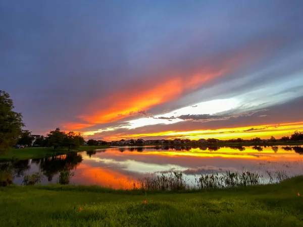 Beau Coucher Soleil Rose Orange Bleu Réfléchissant Sur Lac Dans — Photo
