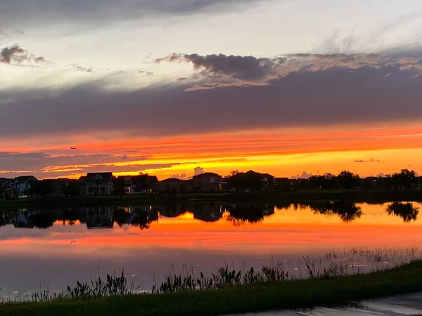 Beau Coucher Soleil Rose Orange Bleu Réfléchissant Sur Lac Dans — Photo