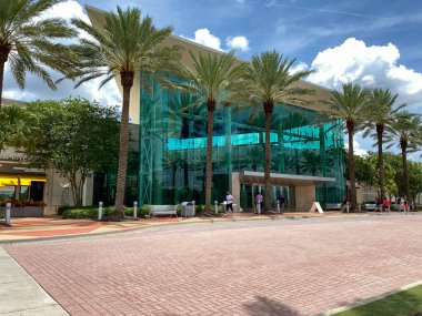 Orlando, FL / USA-7 / 4 / 20: Orlando, Florida 'daki Millenia Alışveriş Merkezi' nin dış görünüşü.