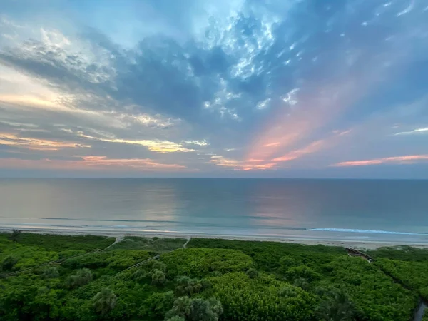 Amanecer Colorido Sobre Océano Una Hermosa Mañana Verano — Foto de Stock