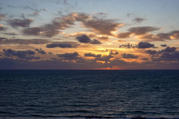 Nascer Sol Colorido Sobre Oceano Atlântico Uma Bela Manhã Verão — Fotografia de Stock