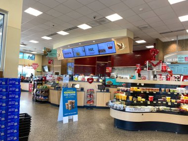 Orlando, FL / USA-1 / 15 / 20: Orlando, Florida 'da bir WAWA marketindeki fast food restoranının iç manzarası.