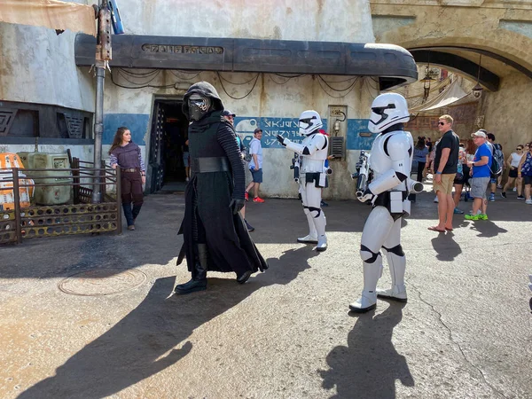 Orlando Usa Kylo Ren Két Rohamosztagos Sétál Körbe Star Wars — Stock Fotó