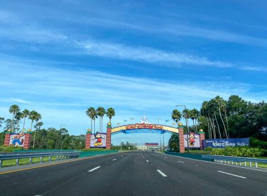 Orlando, FL / USA-7 / 25 / 20: Orlando, FL 'deki Walt Disney World' e giriş.