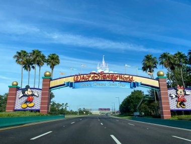 Orlando, FL / USA-7 / 25 / 20: Orlando, FL 'deki Walt Disney World' e giriş.