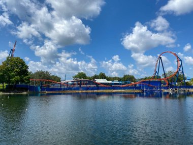 Orlando, FL / USA-7 / 12 / 20: Orlando, FL 'deki Seaworld' de yapım aşamasındaki yeni Icebreaker hız treni.