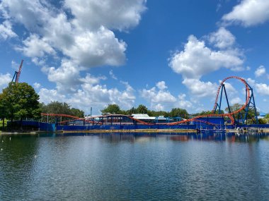 Orlando, FL / USA-7 / 12 / 20: Orlando, FL 'deki Seaworld' de yapım aşamasındaki yeni Icebreaker hız treni.
