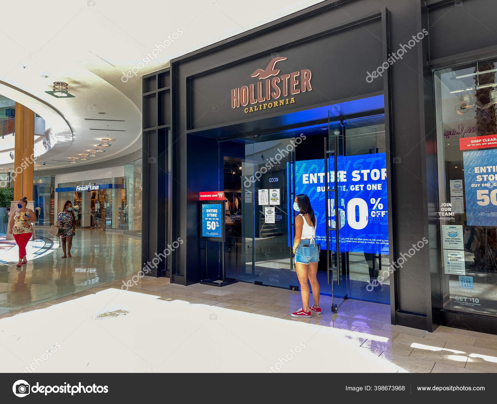 hollister store in india