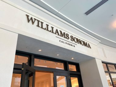 Orlando, FL / USA- 7 / 4 / 20: Orlando, Florida 'daki Millenia Alışveriş Merkezi' ndeki Williams Sonoma perakende mağazasının dış tabelası.