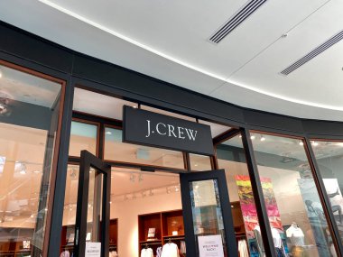 Orlando, FL / USA- 7 / 4 / 20: Orlando, Florida 'daki Millenia AVM' deki J Crew perakende mağazasının dış tabelası.