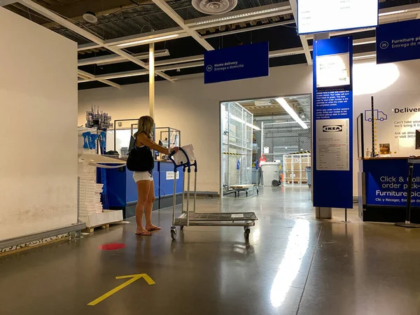 Orlando Usa Gudang Interior Sebuah Toko Ikea Dengan Orang Orang — Stok Foto