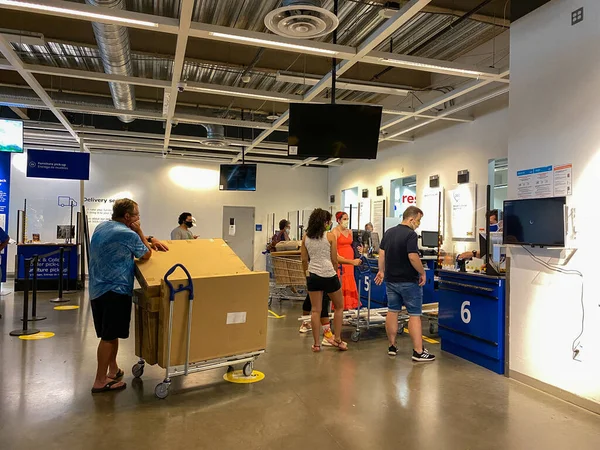 Orlando Usa Personas Esperando Fila Para Devolver Artículos Una Tienda — Foto de Stock