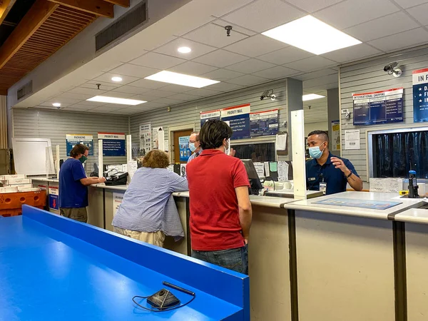 Orlando Usa Orang Orang Mengirimkan Paket Paket Kantor Pos Amerika — Stok Foto