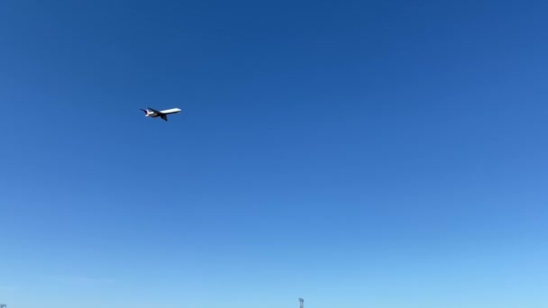フロリダ州オーランド Usa オーランドのMco空港に着陸するために空を飛んでいるデルタ航空 — ストック動画