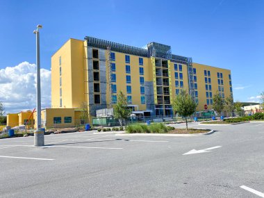 Orlando, FL / USA - 8 / 14 / 20: Nona Orlando Gölü, Florida 'da yapım aşamasında olan bir otel.