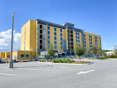 Orlando, FL / USA - 8 / 14 / 20: Nona Orlando Gölü, Florida 'da yapım aşamasında olan bir otel.