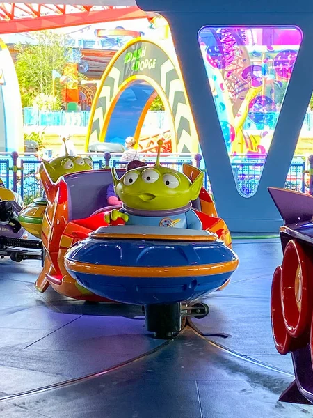 奥兰多 Usa 在佛罗里达州奥兰多的华特迪士尼世界的好莱坞电影制片厂公园里 外星人的漩涡在玩具世界里穿梭 — 图库照片