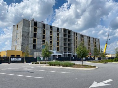 Orlando, FL / USA - 7 / 12 / 20: Nona Orlando Gölü, Florida 'da yapım aşamasında olan bir otel.