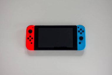 Orlando, FL / USA -5 / 27 / 20: Çok oyunculu bir Nintendo Anahtarı oyun konsolu.