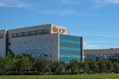 Orlando, FL / USA - 5 / 7 / 20: Orlando, Florida 'daki Lake Nona bölgesindeki Central Florida Tıp Fakültesi Dış Üniversitesi.
