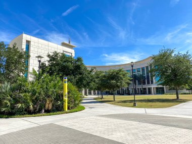 Orlando, FL / USA - 5 / 7 / 20: Orlando, Florida 'daki Lake Nona bölgesindeki Central Florida Tıp Fakültesi Dış Üniversitesi.