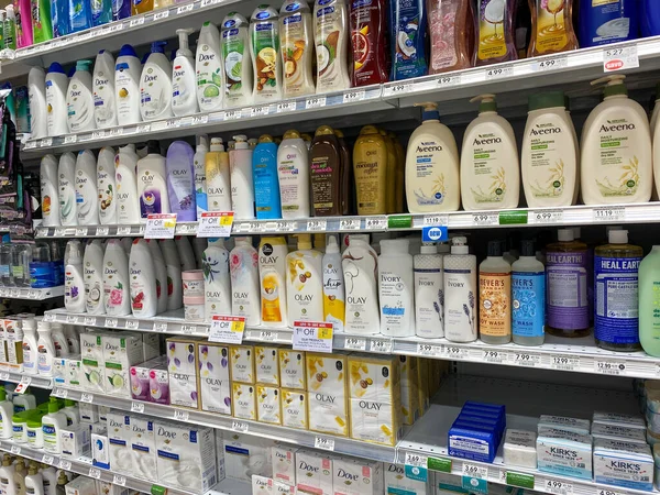 Orlando Usa Display Aveeno Dove Olay Body Wash Publix Grocery — 스톡 사진