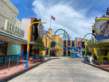 Orlando, FL / USA-8 / 30 / 20: Universal Stüdyoları Resort eğlence parkındaki Marvel alanının önündeki boş kaldırım.