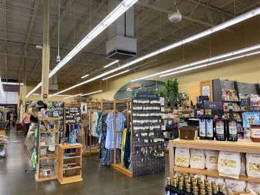 Orlando, FL / USA-9 / 12 / 20: Orlando, Florida 'daki Cost Plus World Market perakende mağazasının genel görünümü.