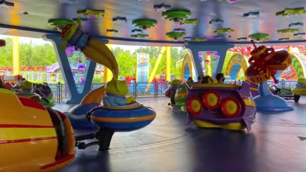 The Alien Whirls ride at Hollywood Studios iat Walt Disney World — Stock video