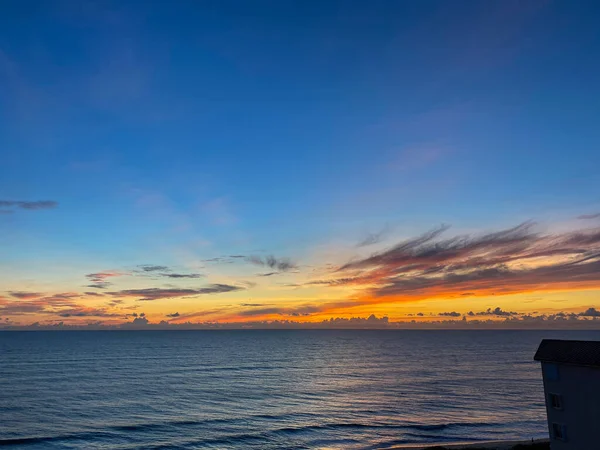 Belo Nascer Sol Laranja Azul Rosa Sobre Oceano Atlântico Uma — Fotografia de Stock