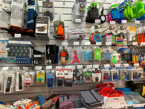 Orlando Usa Die Ausstellung Von Reiseaccessoires Einzelhandelsgeschäft Container Store — Stockfoto