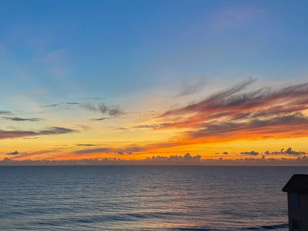 Nascer Sol Laranja Azul Sobre Oceano Atlântico Uma Bela Manhã — Fotografia de Stock