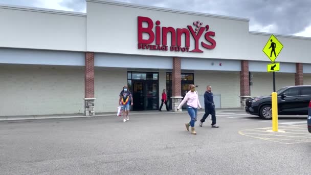 Springfield Usa Voorgevel Van Een Binny Beverage Depot Keten Winkel — Stockvideo