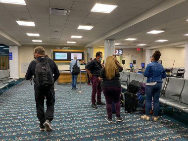 Orlando, FL / USA-10 / 2 / 20: Coronavirus covid-19 paniği nedeniyle Orlando Uluslararası Havaalanı Sınır Kapısı MCO neredeyse boş.