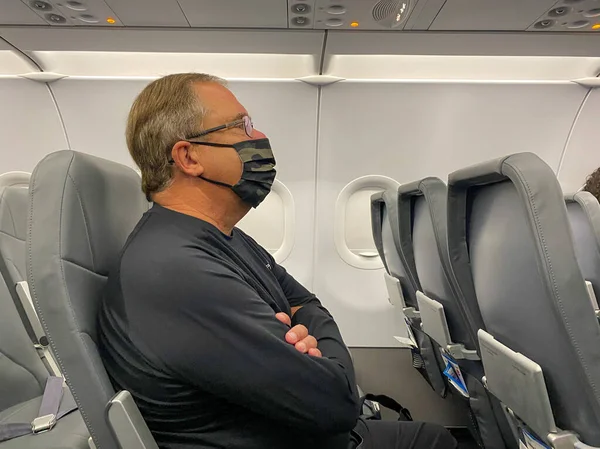 Man Wearing Face Mask Sitting Airplane Waiting Take — Stock Photo, Image