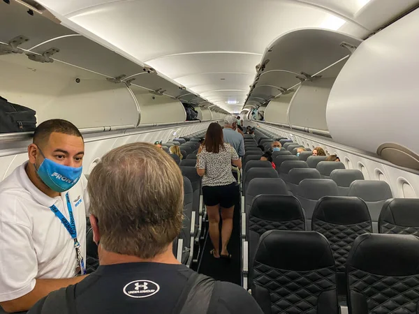 Orlando Usa People Walking Aisle Boarding Airplane — Stock Photo, Image