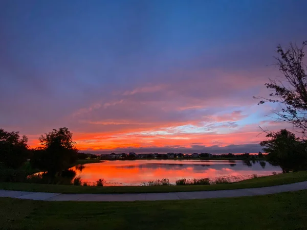 Beau Coucher Soleil Rose Orange Bleu Réfléchissant Sur Lac Dans — Photo