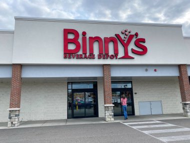 Springfield, IL / USA - 10 / 2 / 20: Springfield, IL 'deki Binny' s Beverage Depot perakende içki mağazasının dışı.